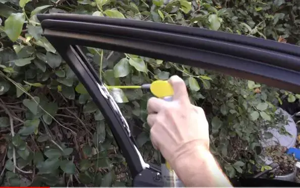 Spray some silicone spray to lube the car window track