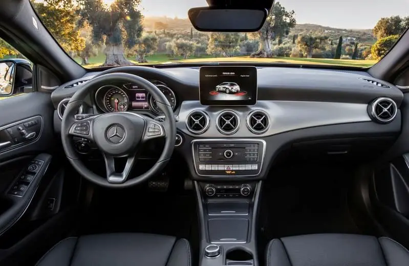 Mercedes-Benz-GLA-2017 Interiors
